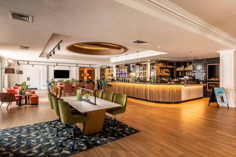 Holiday Inn Guildford Photo 2 768x512